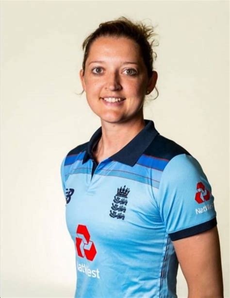 nude women cricketers|Cricketer Sarah Taylor goes nude to address women's health.